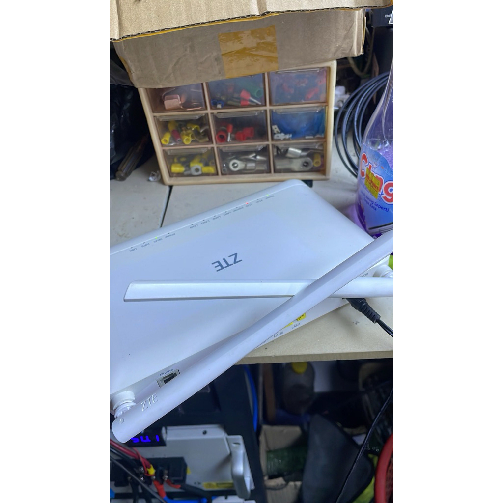 ZTE F670L 5G + adaptor kondisi sangat mulus seperti baru