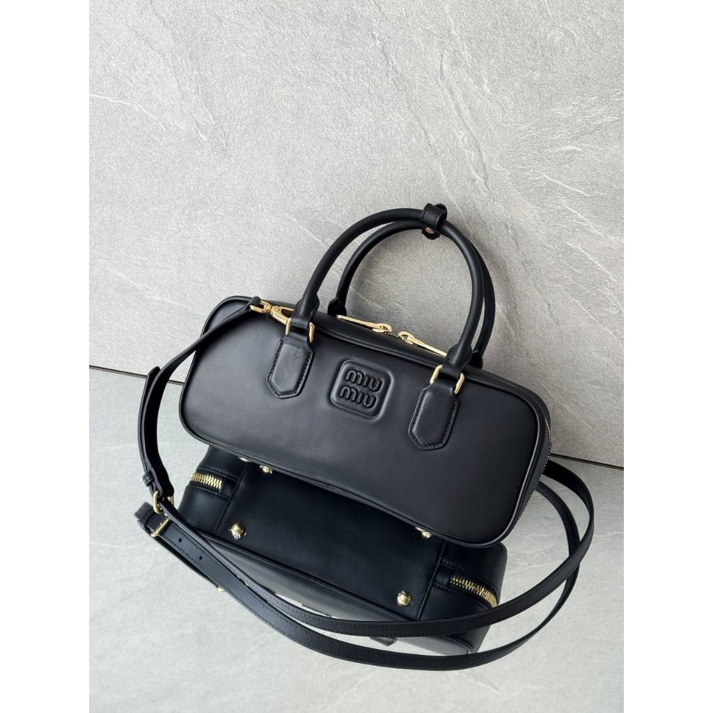 Tas wanita cantik warna hitam Tas tangan