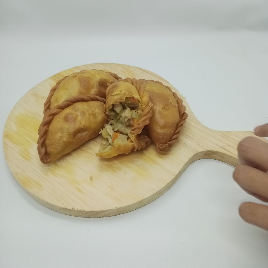 Pastel Isi Ayam dan Sayuran