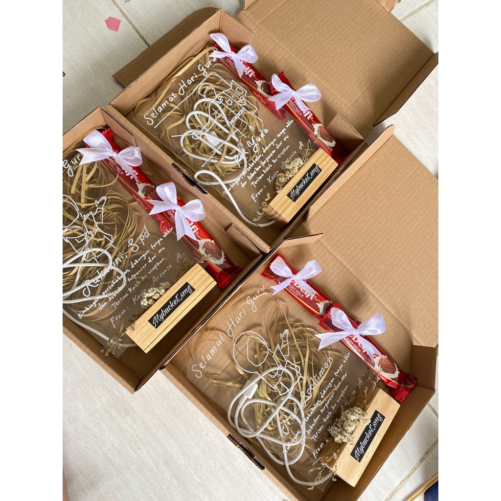 akrilik hari guru dan coklat / coklat / akrilik / hari guru / gift hari guru / kado hari guru