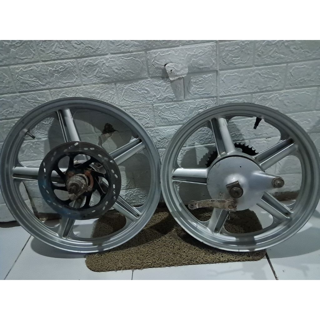 Velg pelek grimeca Traseira made in italy hyosung bosowa racing palang kelengkapan seperti difoto la