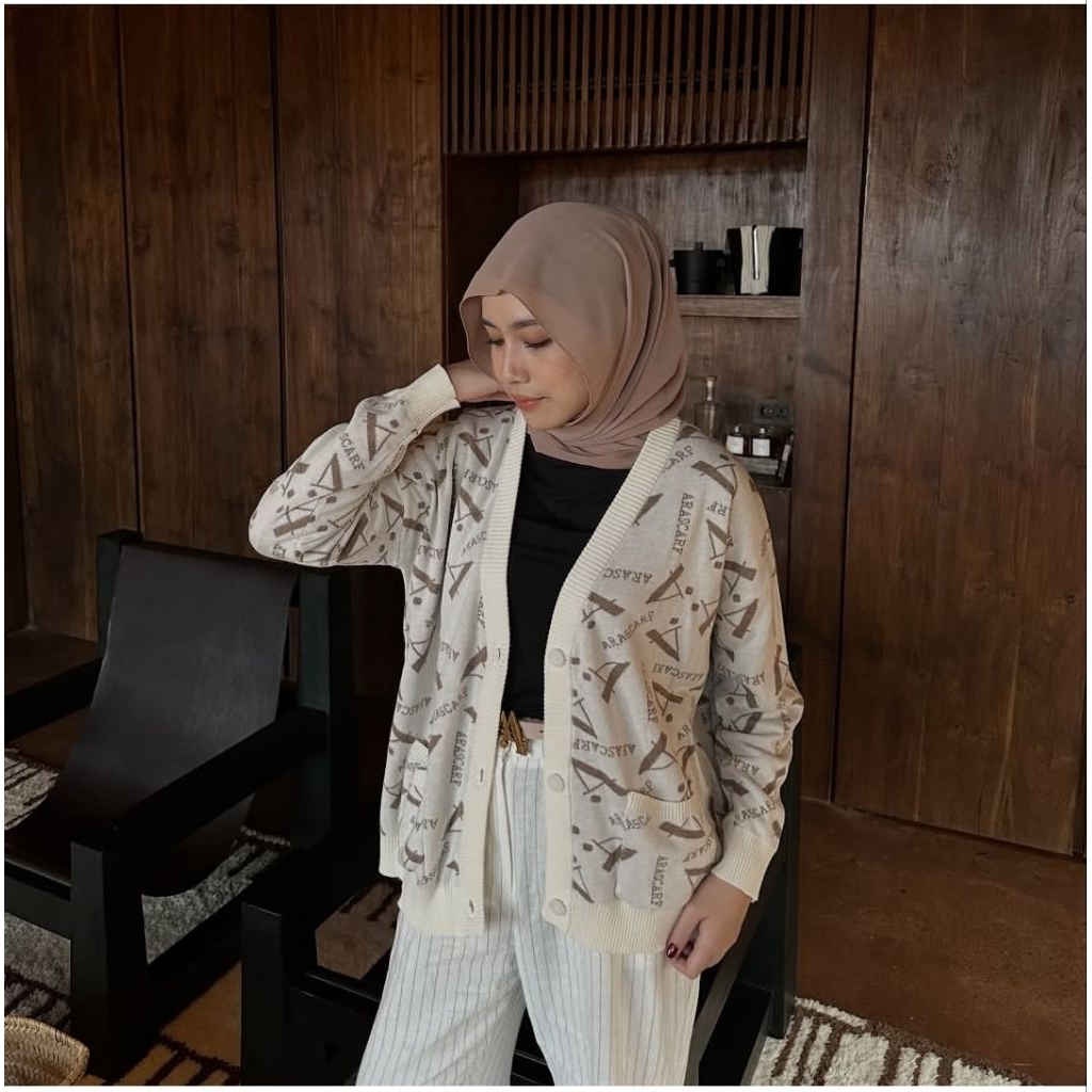 MONOGRAM KNITWEAR 2.0 | CARDIGAN ARASCARF