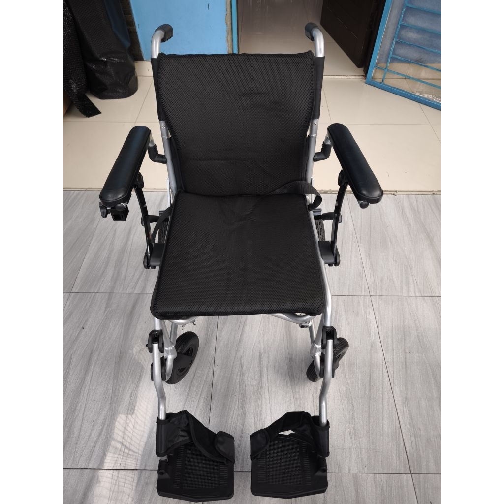 DIJUAL KURSI RODA ELEKTRIK TRAVELING BISA MASUK PESAWAT (BARANG MASIH BARU SEKALI PAKAI SAJA) MEREK 