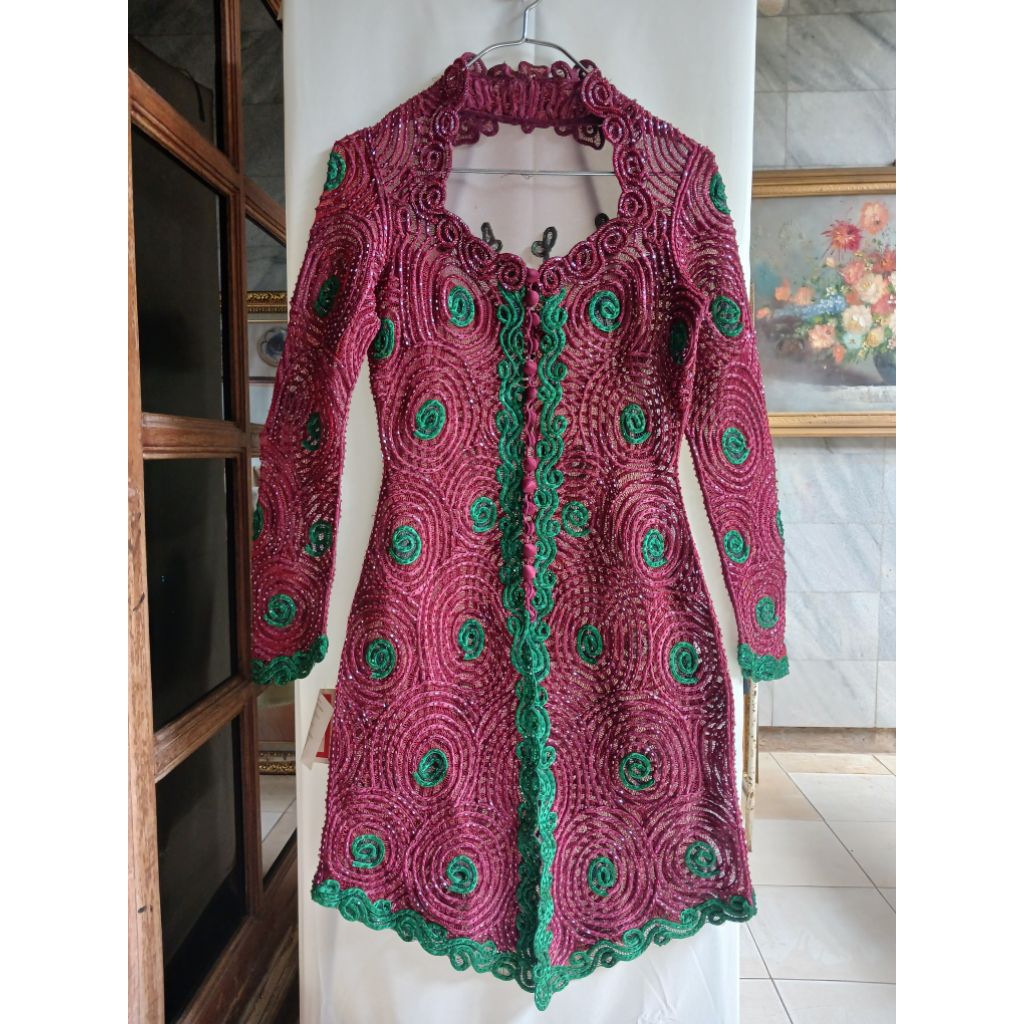 Kebaya Sulam Usus