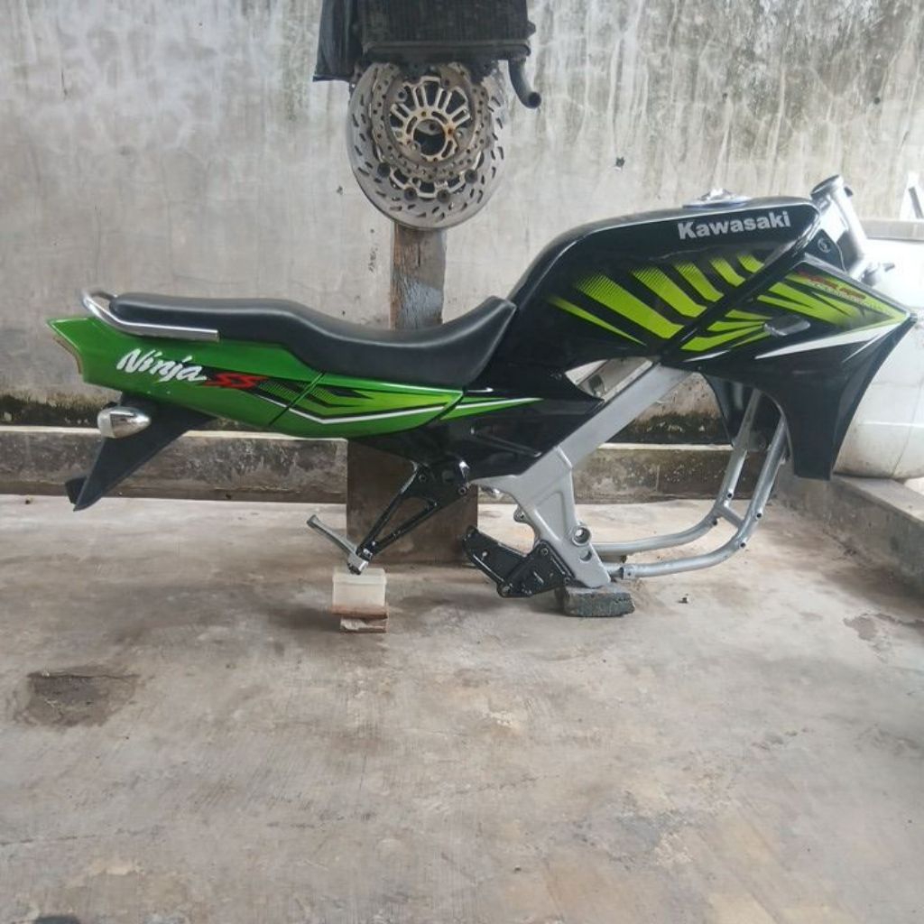Rangka set Body kawasaki Ninja SS / R full original