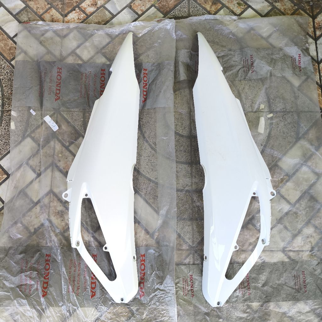 64410/64420-KTM-850FMX Cover Body Belakang Set Kanan Kiri Putih Supra X 125 Old Lama Original AHM
