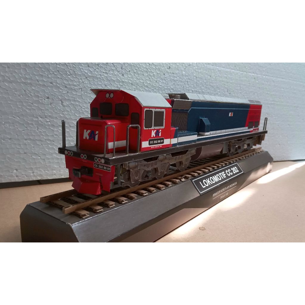 papercraft miniatur lokomotif CC202