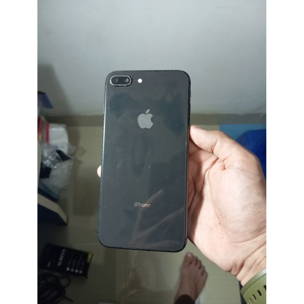 iphone 8+ minus layar lcd retak
