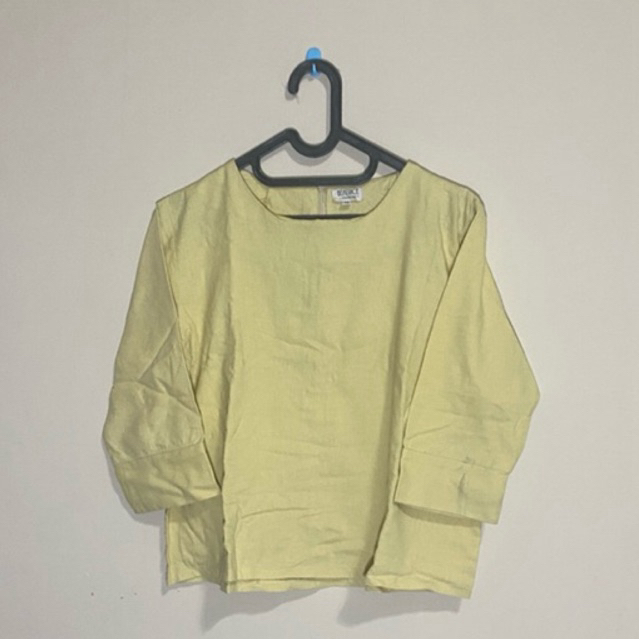 PRELOVED Atasan Soft Yellow