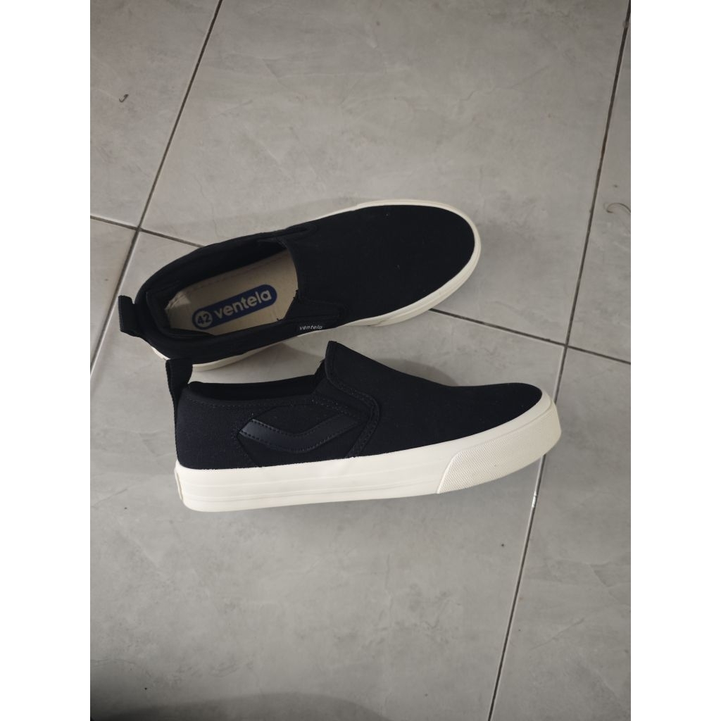 Sepatu Ventela ukuran 42 Kondisi Baru