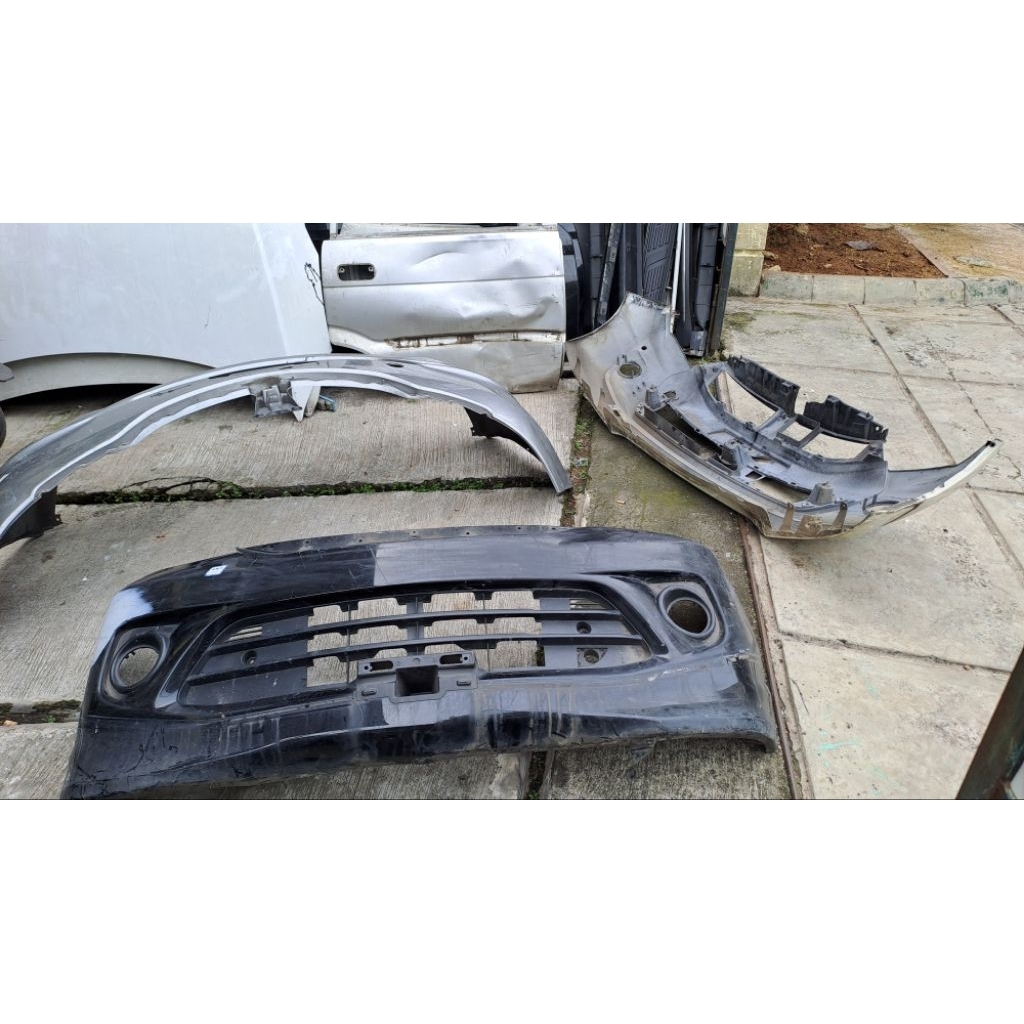 bumper depan daihatsu  luxio