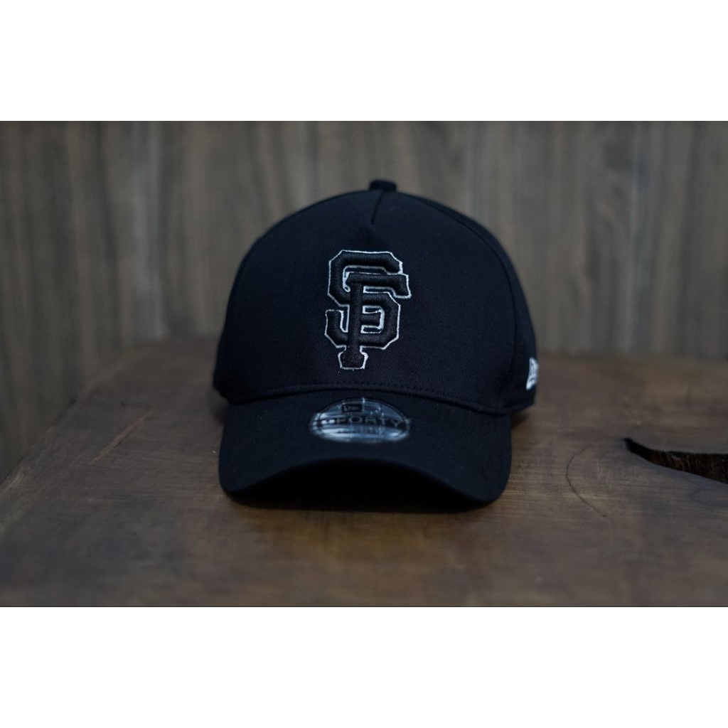 Topi new era logo SF