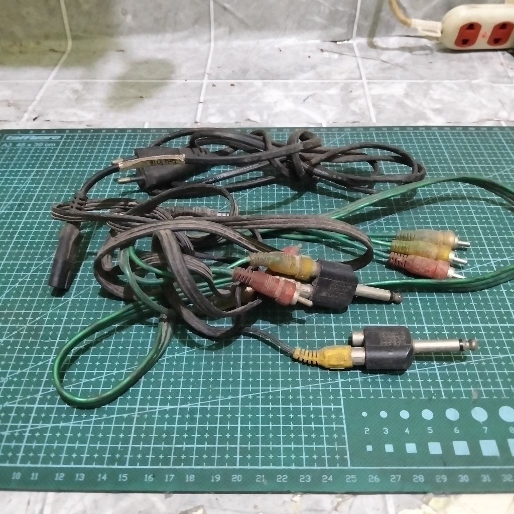 Kabel Dan Konektor Audio Bekas Murah