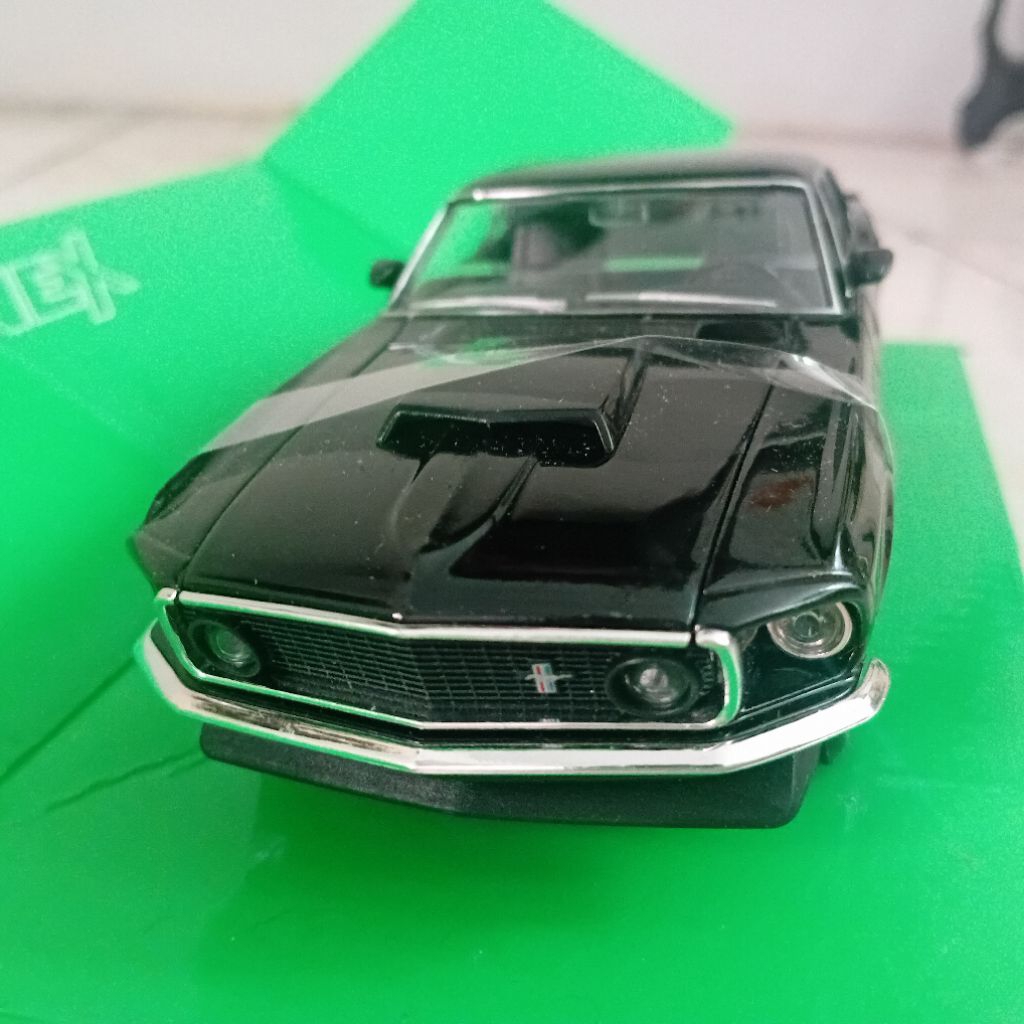 1:24 Diecast 1969 Ford Mustang Boss