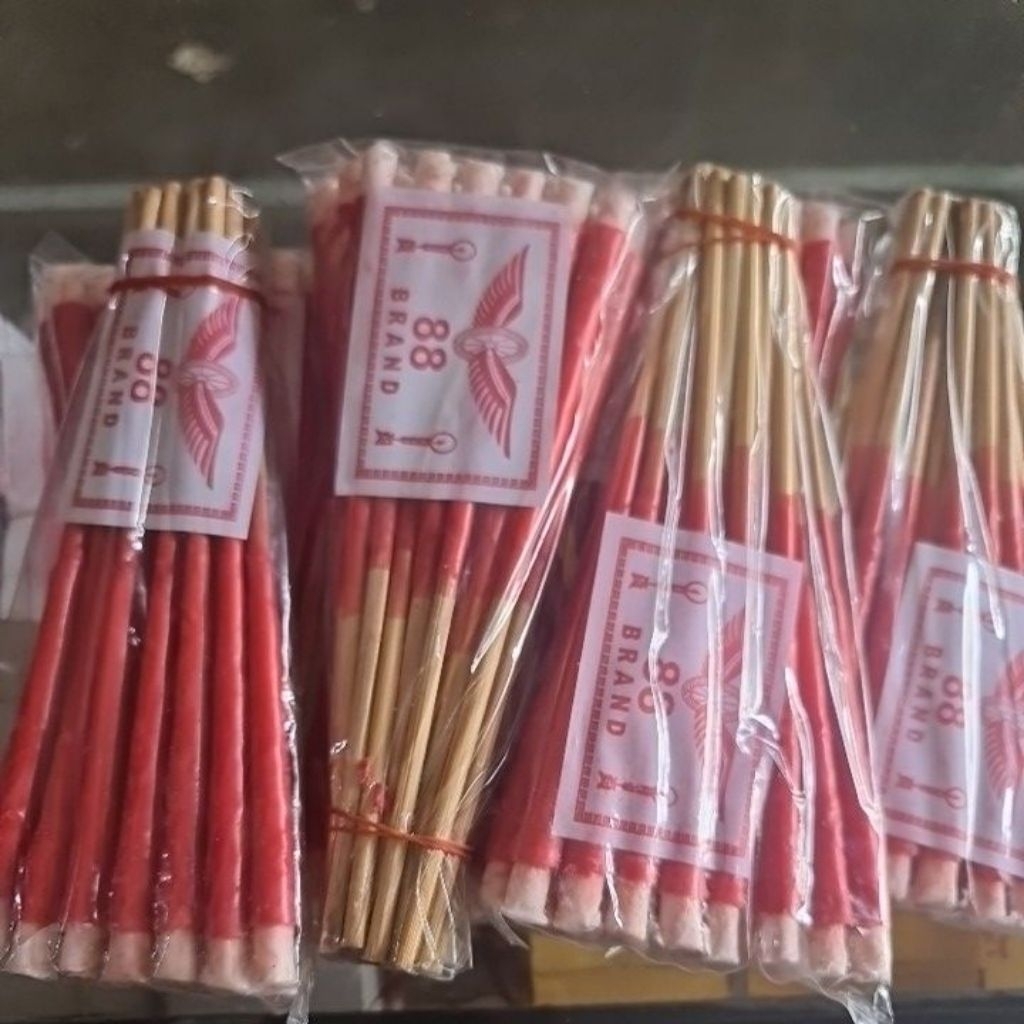 lilin kaki merah bungkusan