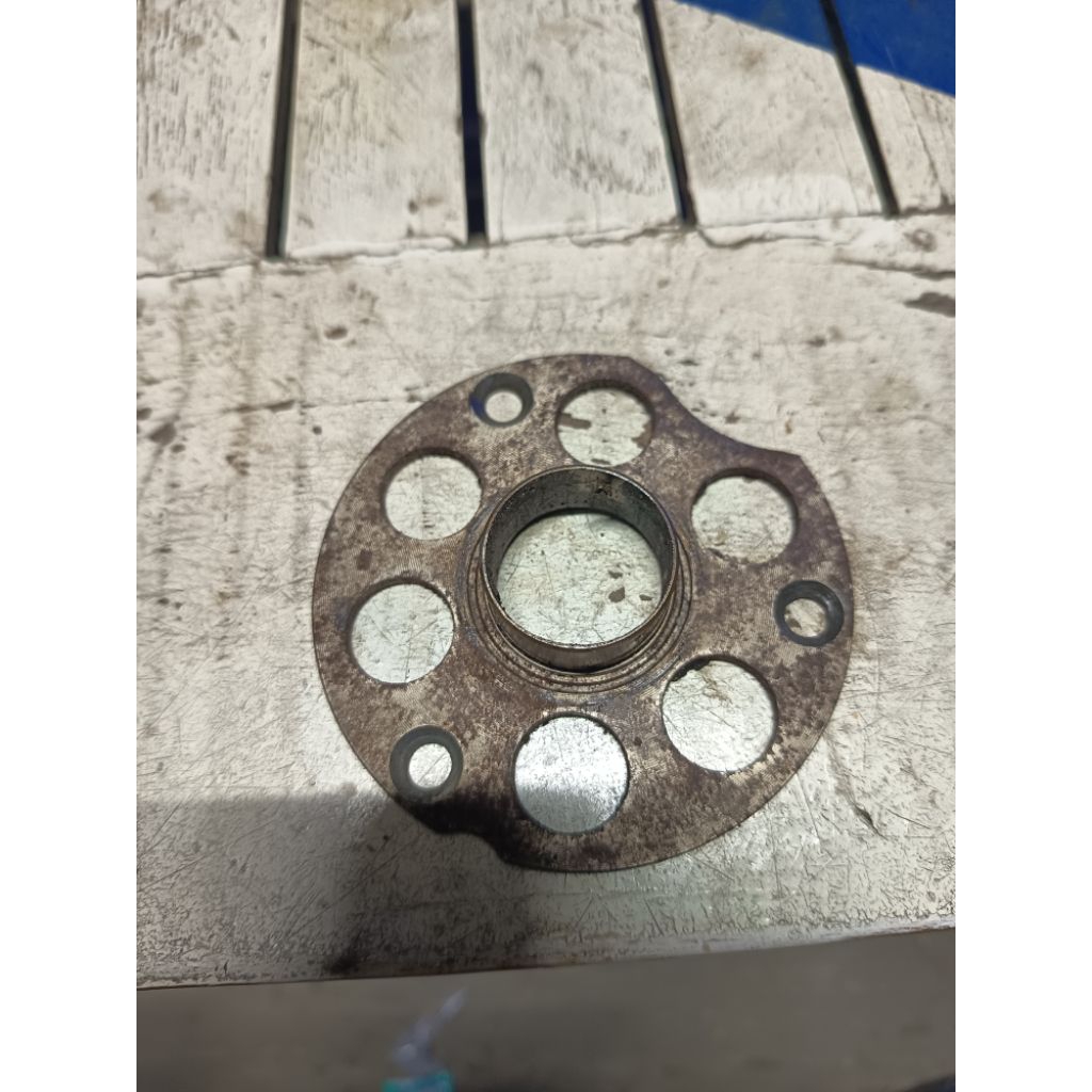 penahan cover breket dudukan siel kruk as fiz r/alfa/zigma ori lepasan motor