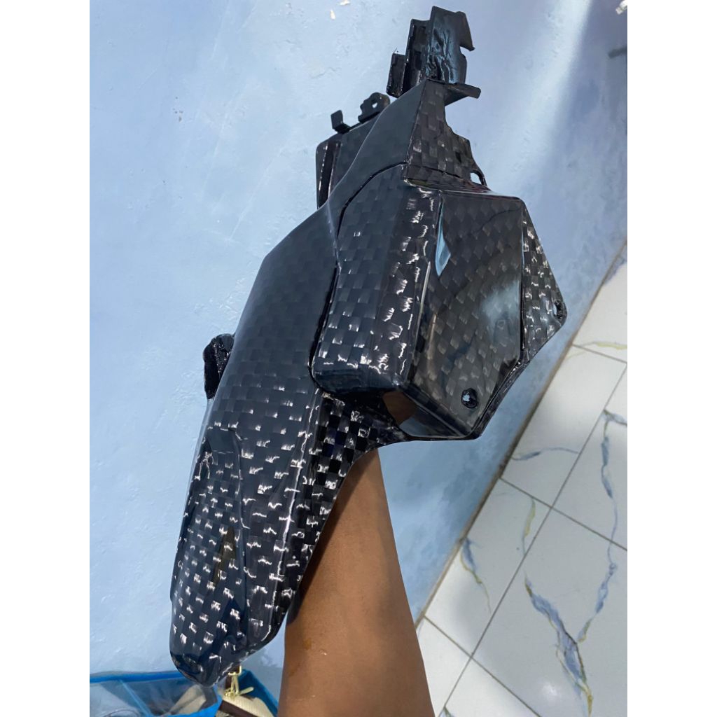 hugger vario carbon kevlar motif catur