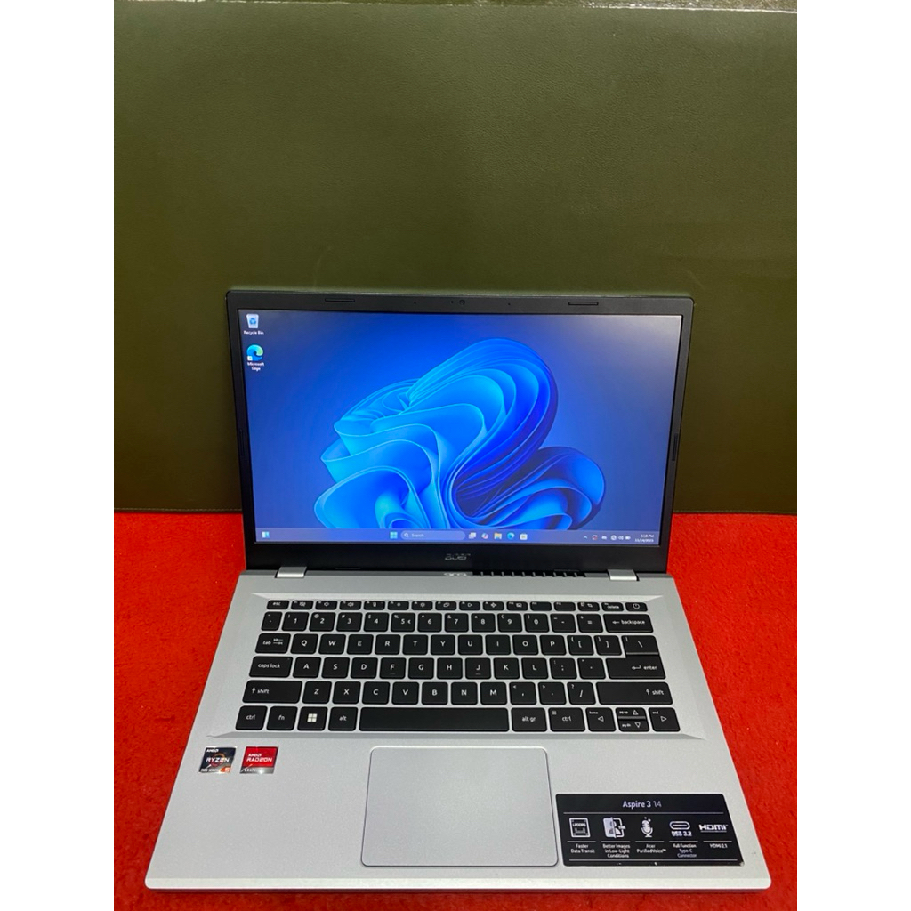 Acer aspire 3 ryzen 5-7520u ram 4/256 gb win 11 ori resmi
