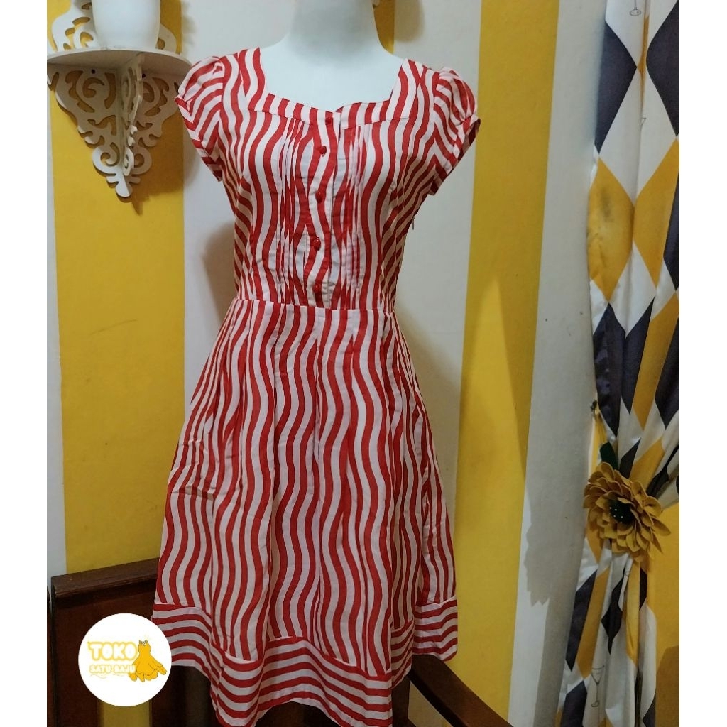 dress merah putih
