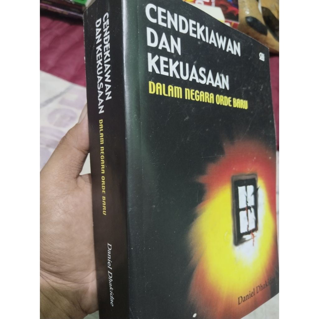 Cendekiawan dan Kekuasaan Dalam Negara Orde Baru by Daniel Dhakidae