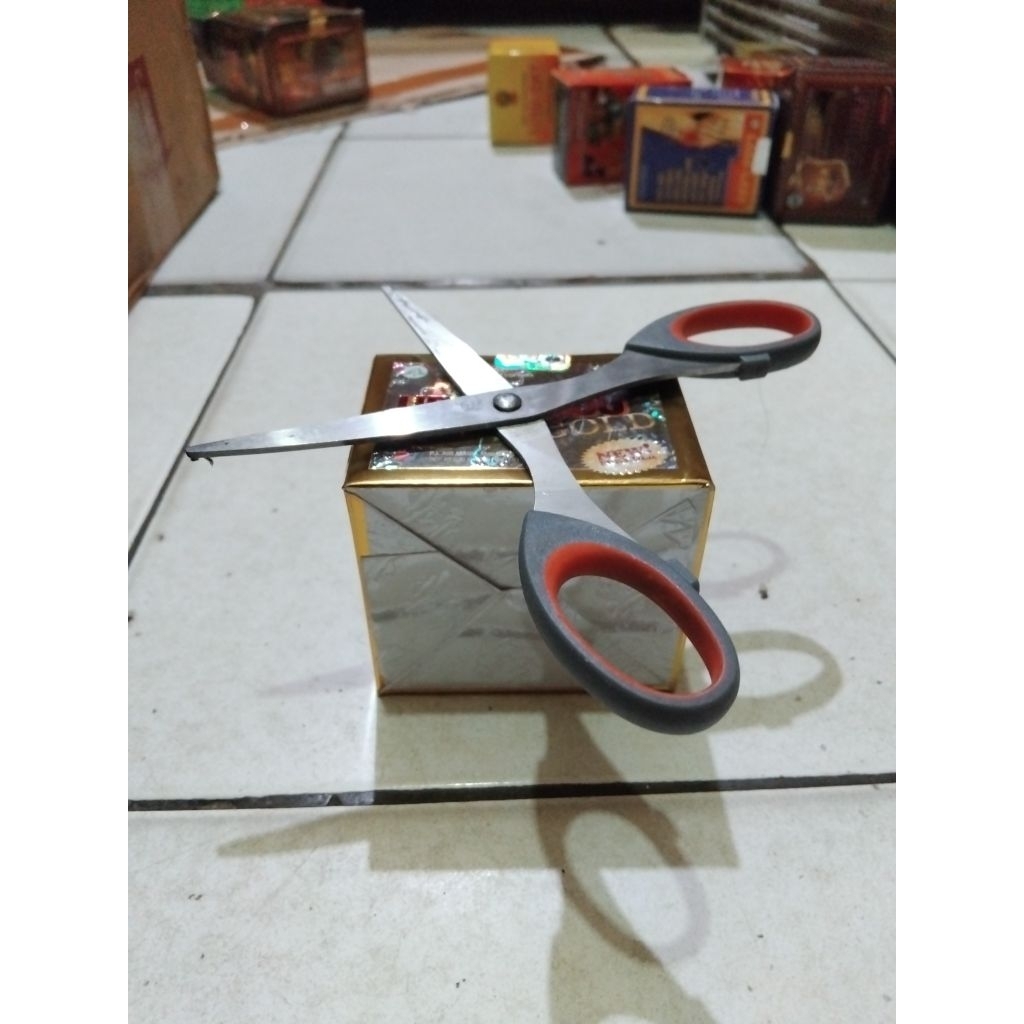 Gunting warna Gold Um asli
