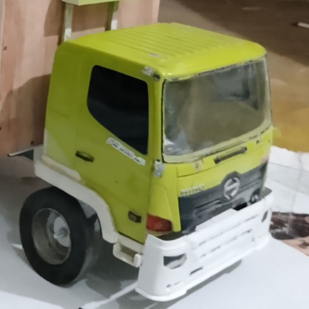 kepala truk hino rc skala 14