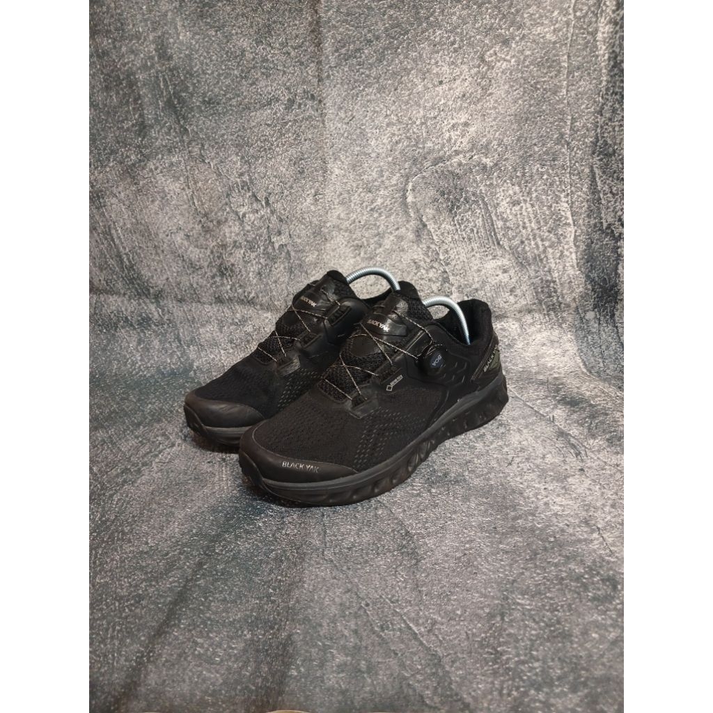 SEPATU OUTDOOR BLACKYAK