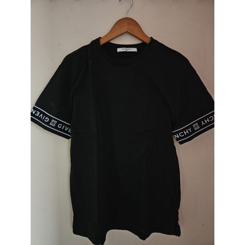 KAOS GIVENCHY HITAM SECOND ORIGINAL