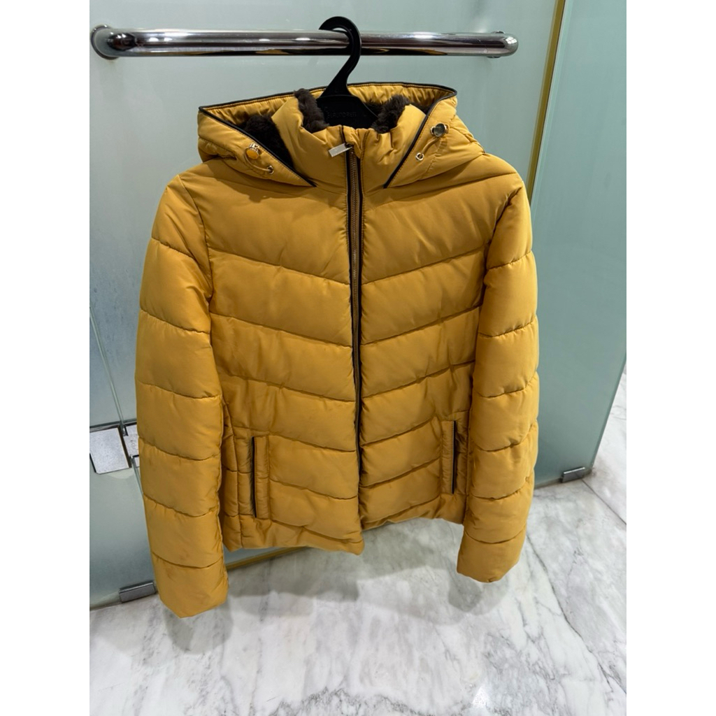 Zara ecru puffer jacket preowned like new