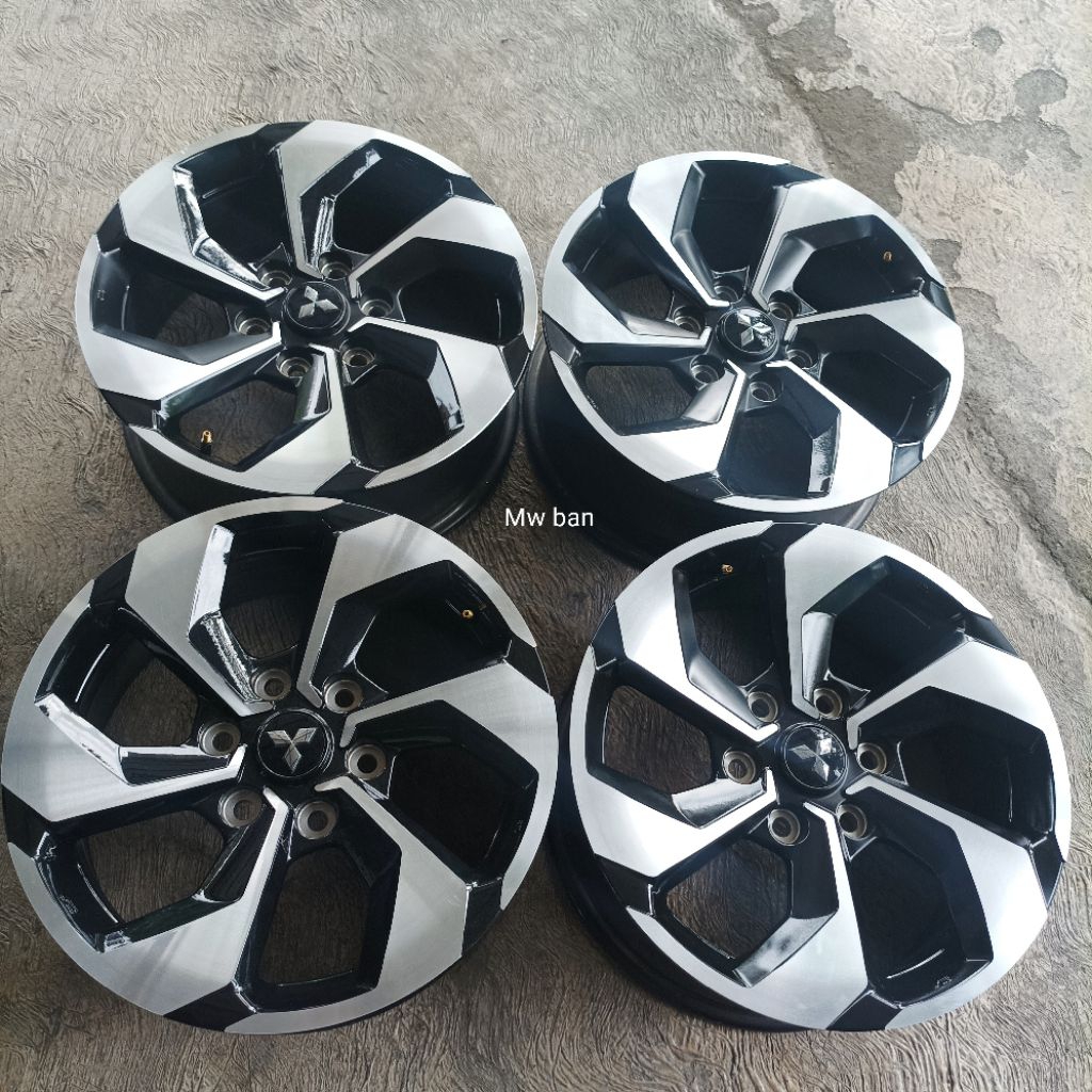 velg new pajero Dakar r18 pcd 6x139