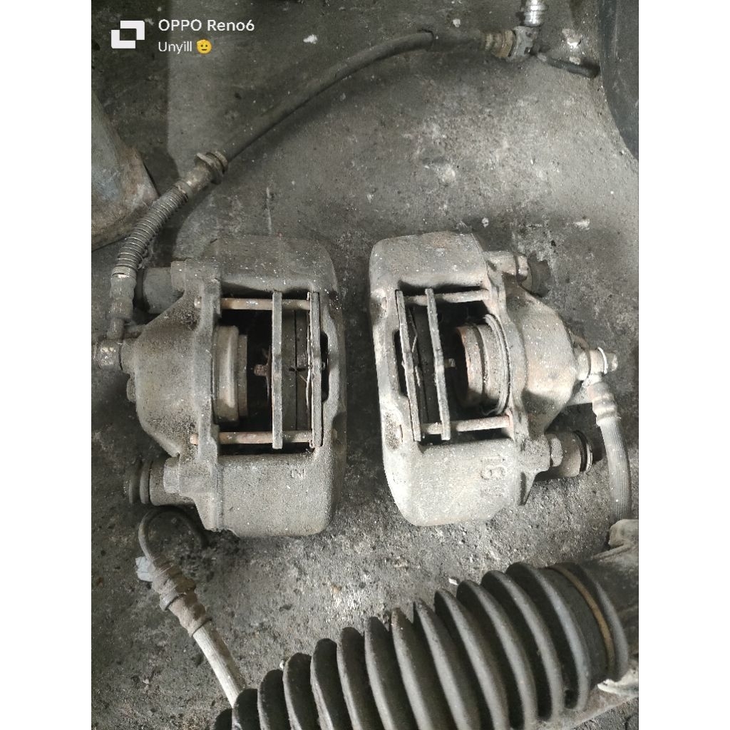 kaliper depan kanan Ford laser