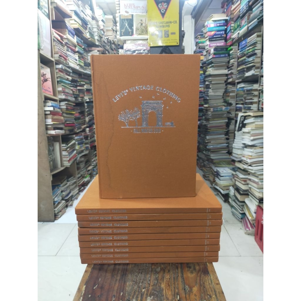 Levis vintage clothing - book fall winter 2019