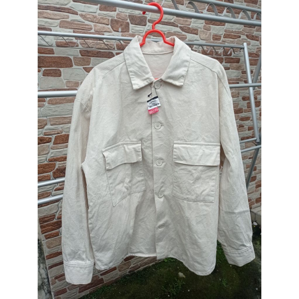 Outer Kemeja Corduroy GU Uniqlo Broken White L