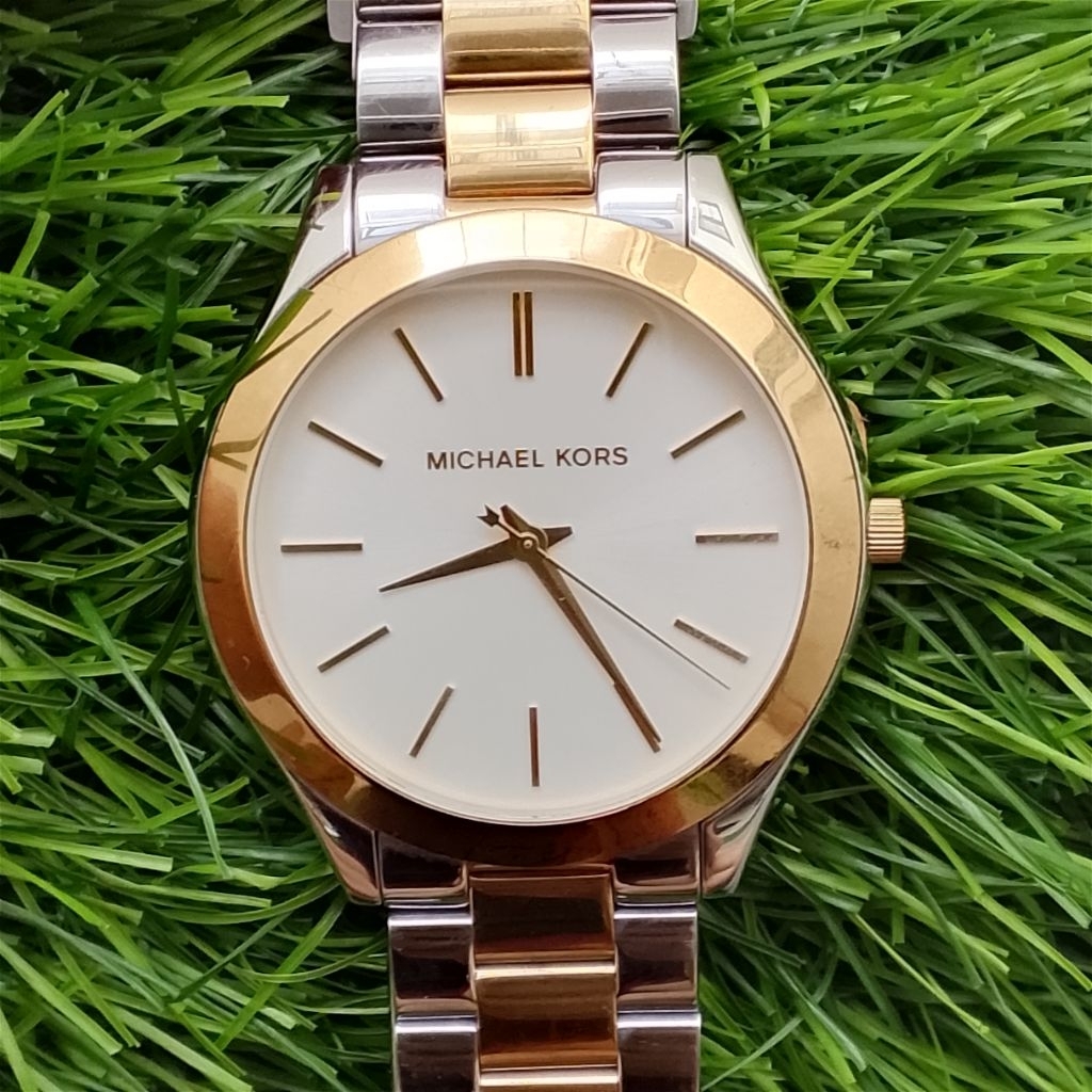 Michael Kors Slim Runway Jam Tangan Unisex Silver Dial Stainless Steel Bracelet Watch | Jam Tangan E