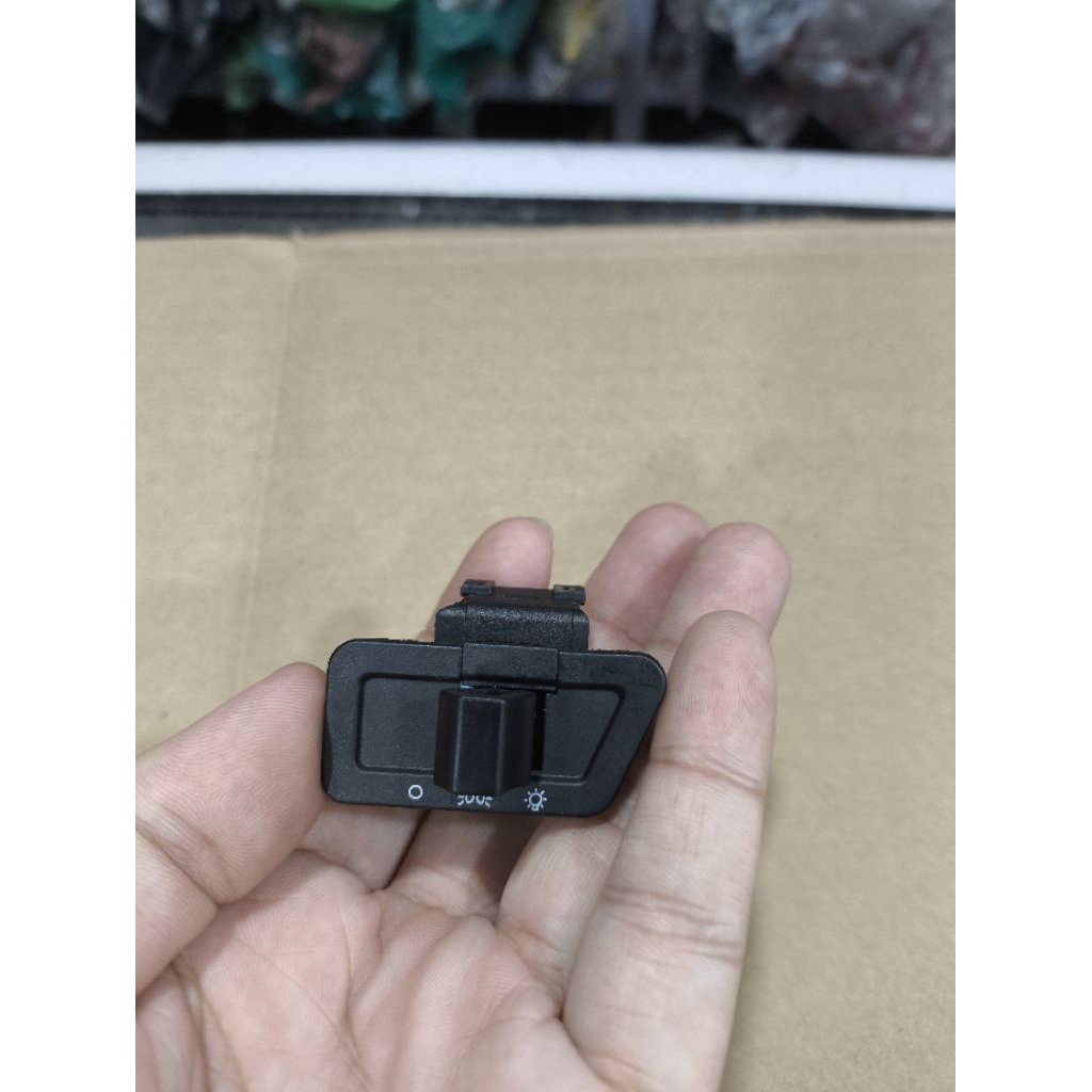 TOMBOL LAMPU SENJA LAMPU DEPAN ON OFF PIN SOKET 6 UNTUK MOTOR  KARISMA  - SUPRA X 125  - SUPRA FIT N