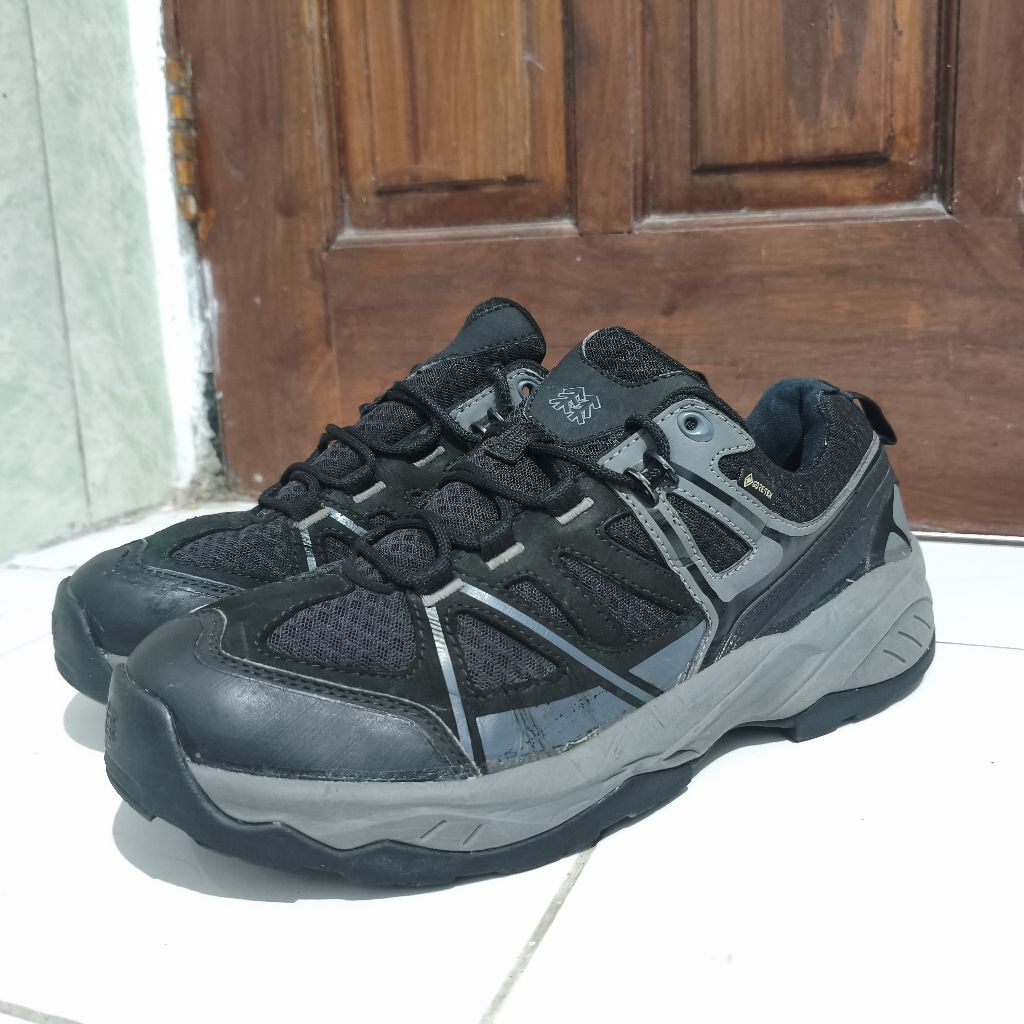 Sepatu second Hiking Gunung Outdoor Kolon Sport size 43 insol 27,5 cm