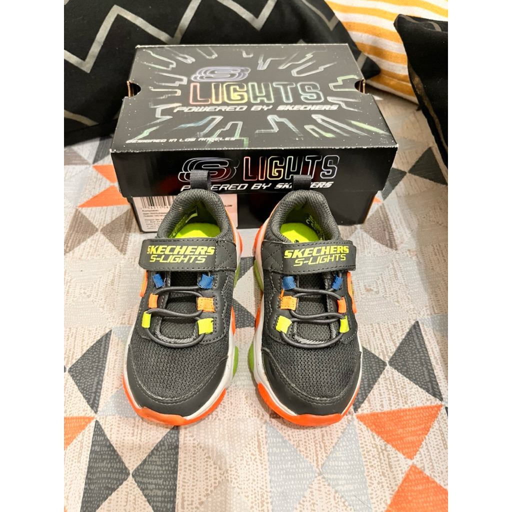 PRELOVED SEPATU SKECHERS ANAK