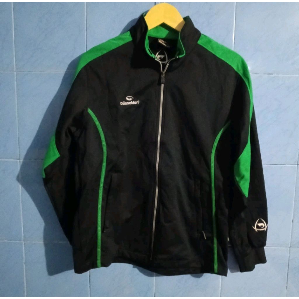 tracktop Dusseldorf brand Jerman
