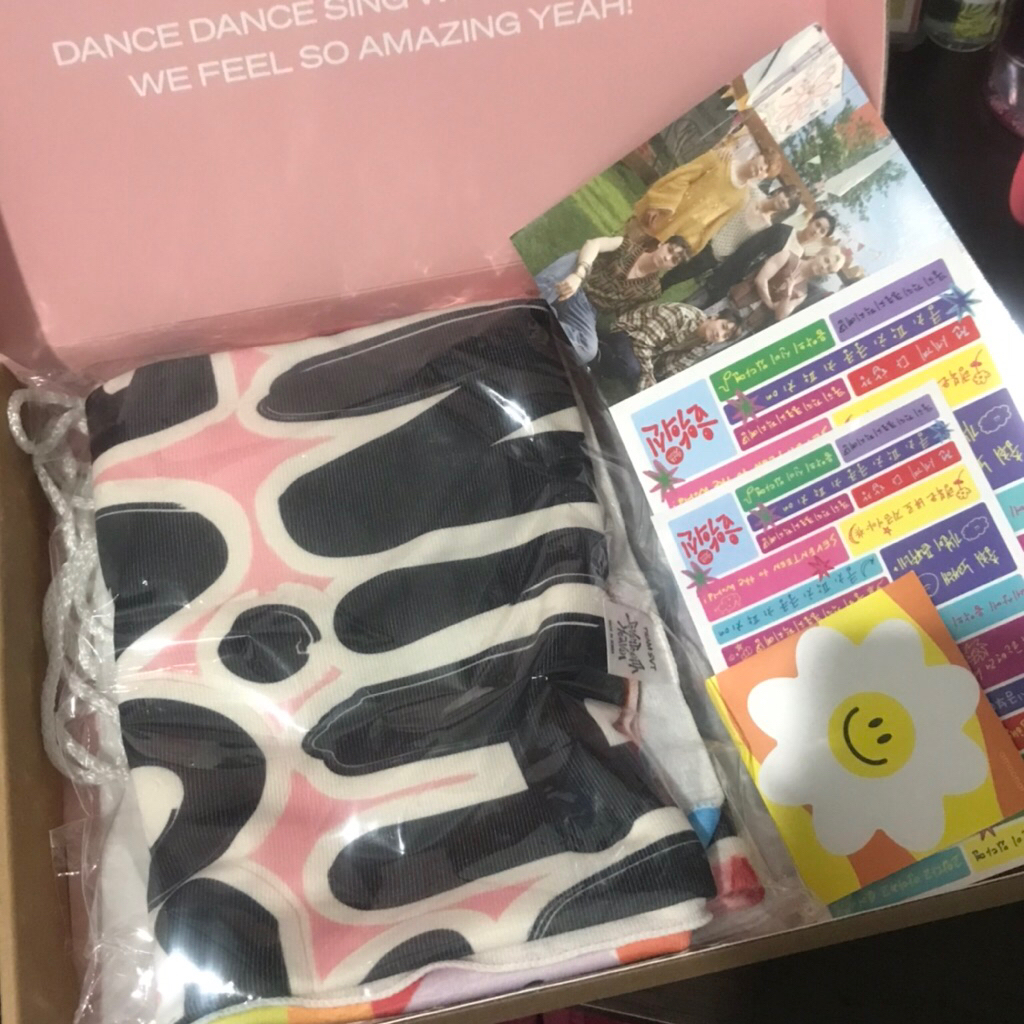 SEVENTEENTH HEAVEN GLOBAL BROADCAST KIT CARAT BOX BLANKET