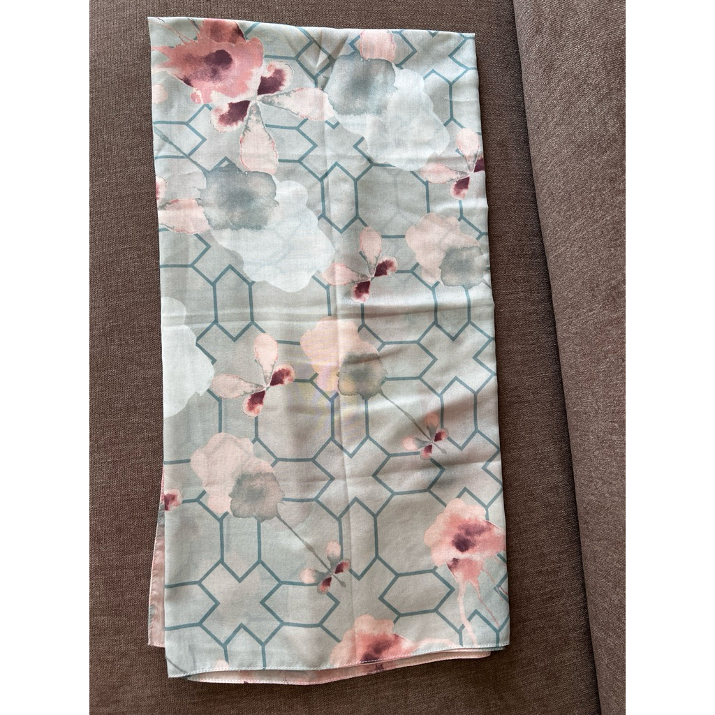 preloved riamiranda scarf