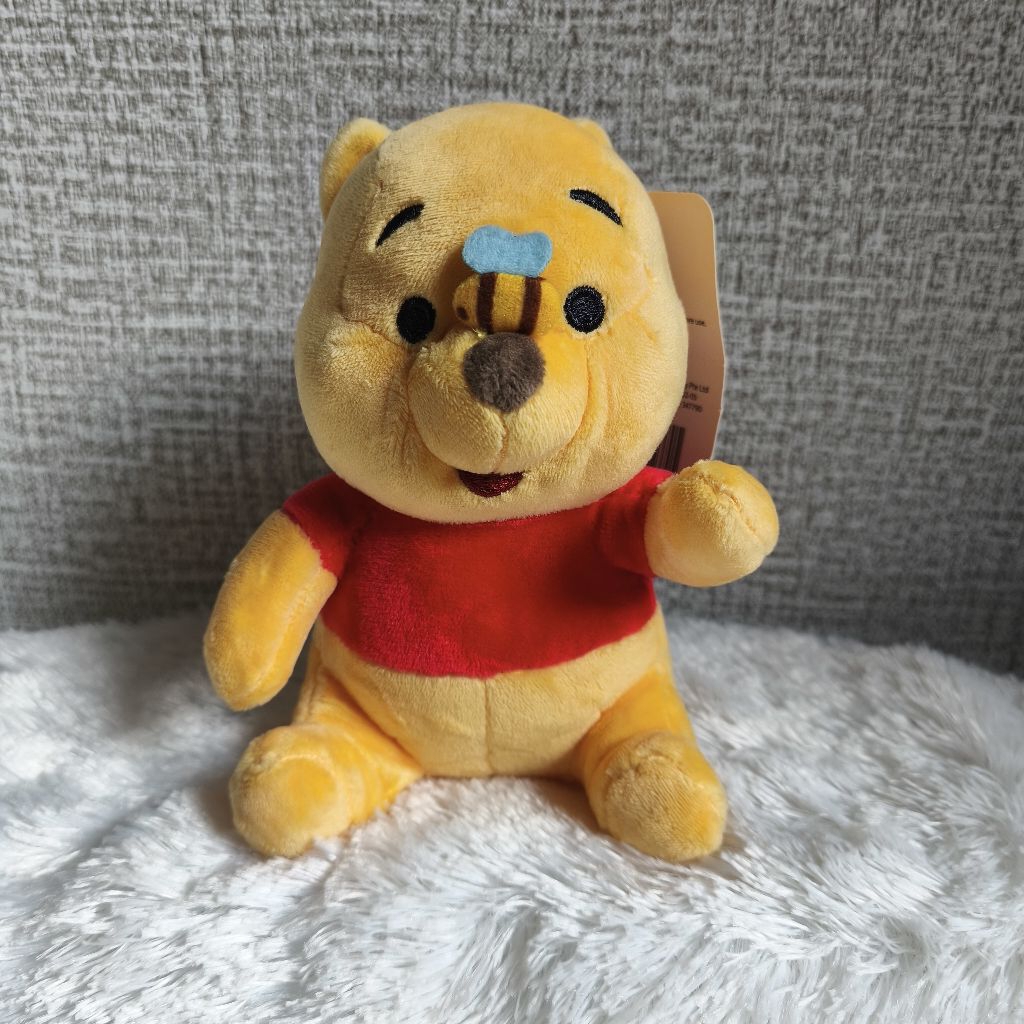 BONEKA WINNIE THE POOH HIDUNG LEBAH. BONEKA KECIL WINNIE THE POOH