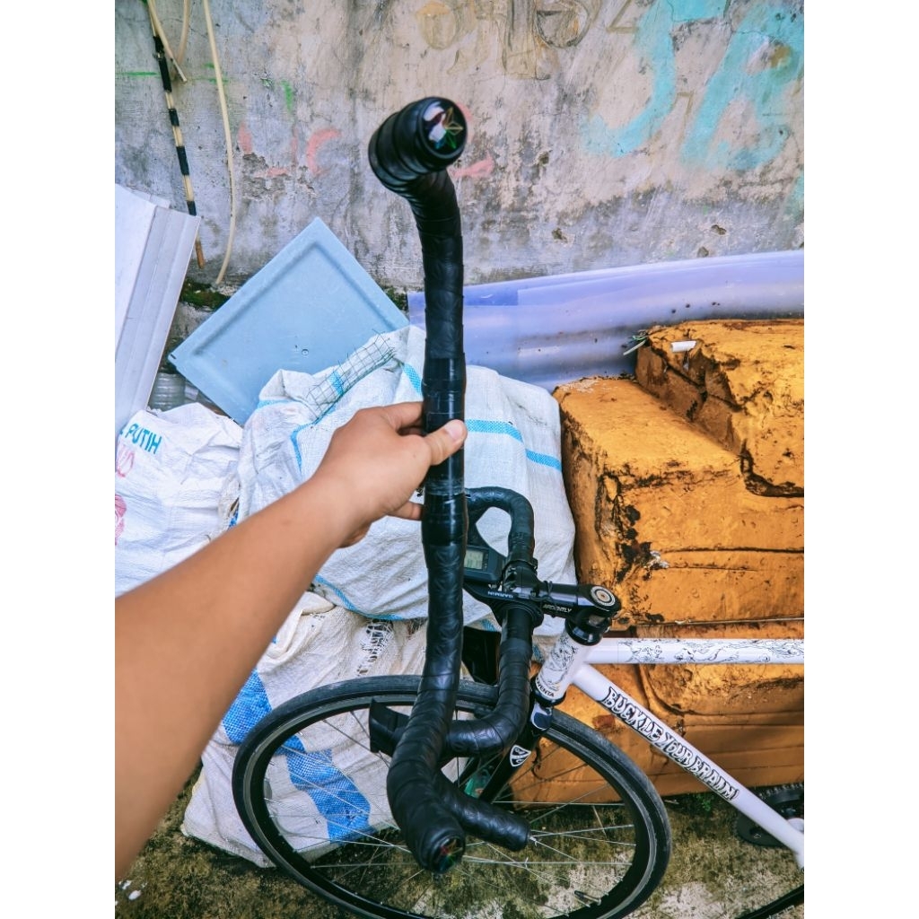 Bullhorn Cinelli Lola OS, Panjang 400mm, Repaint Hitam, Include Bartape Supacaz