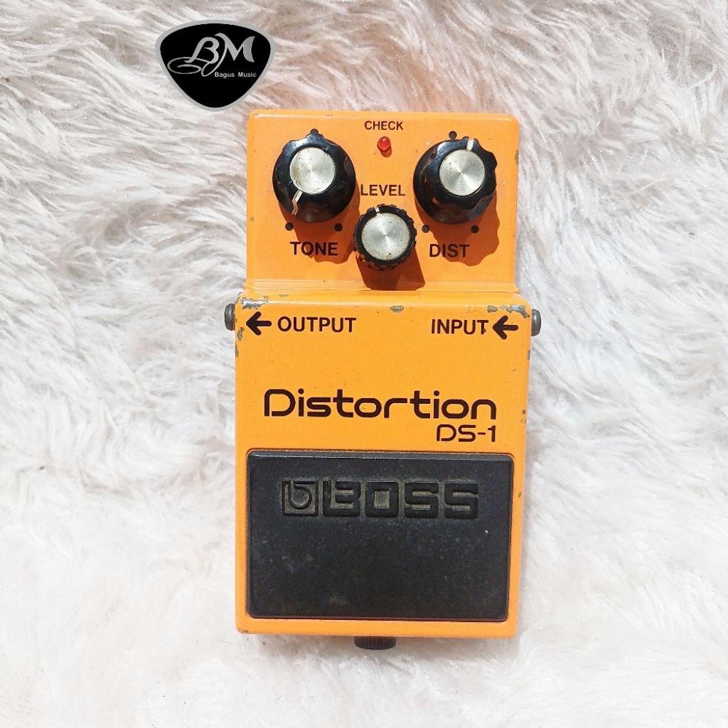 Efek gitar Boss Ds1 Distortion