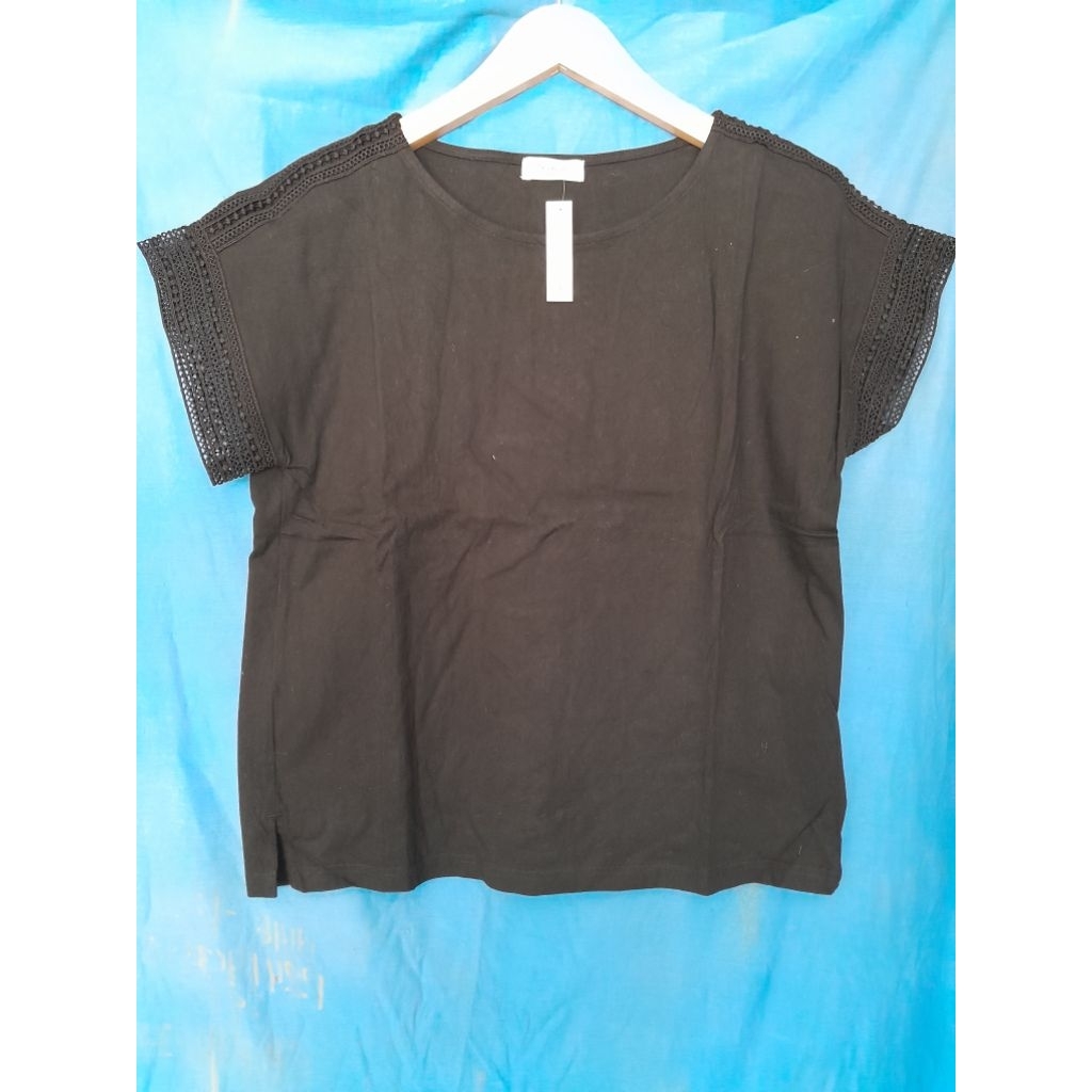 Baju atasan renda wanita