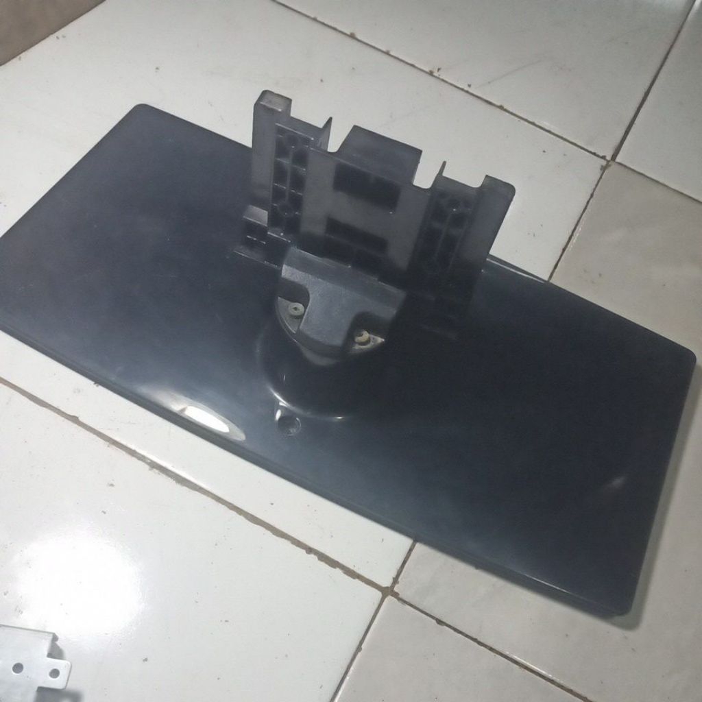 kaki tv merk LG 32 in tipe LD 310 atau  LD 330