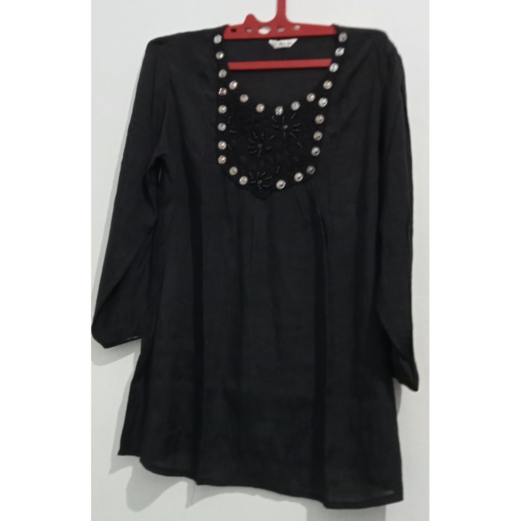 ATASAN WANITA HITAM POLOS