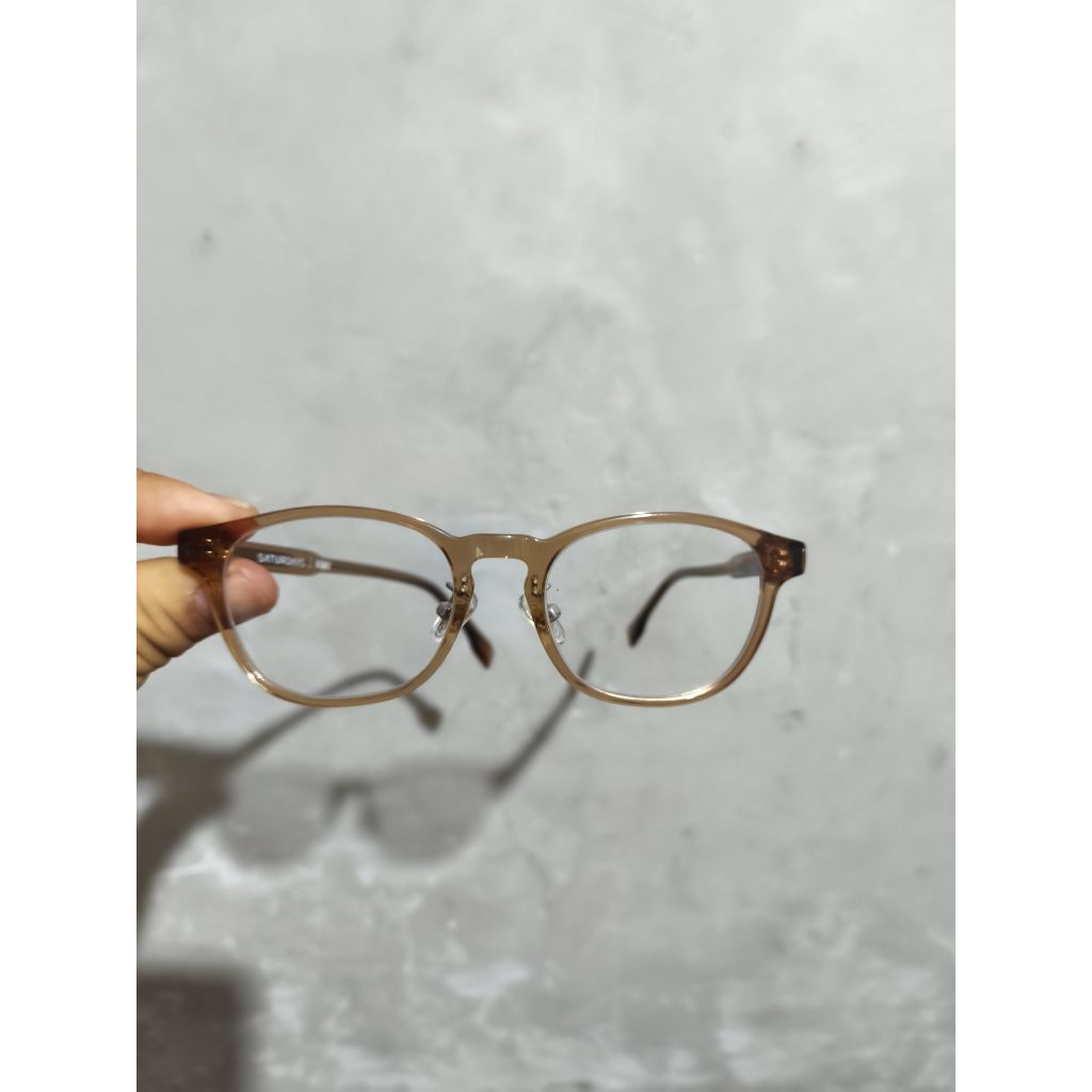 kacamata Saturday vibe ori