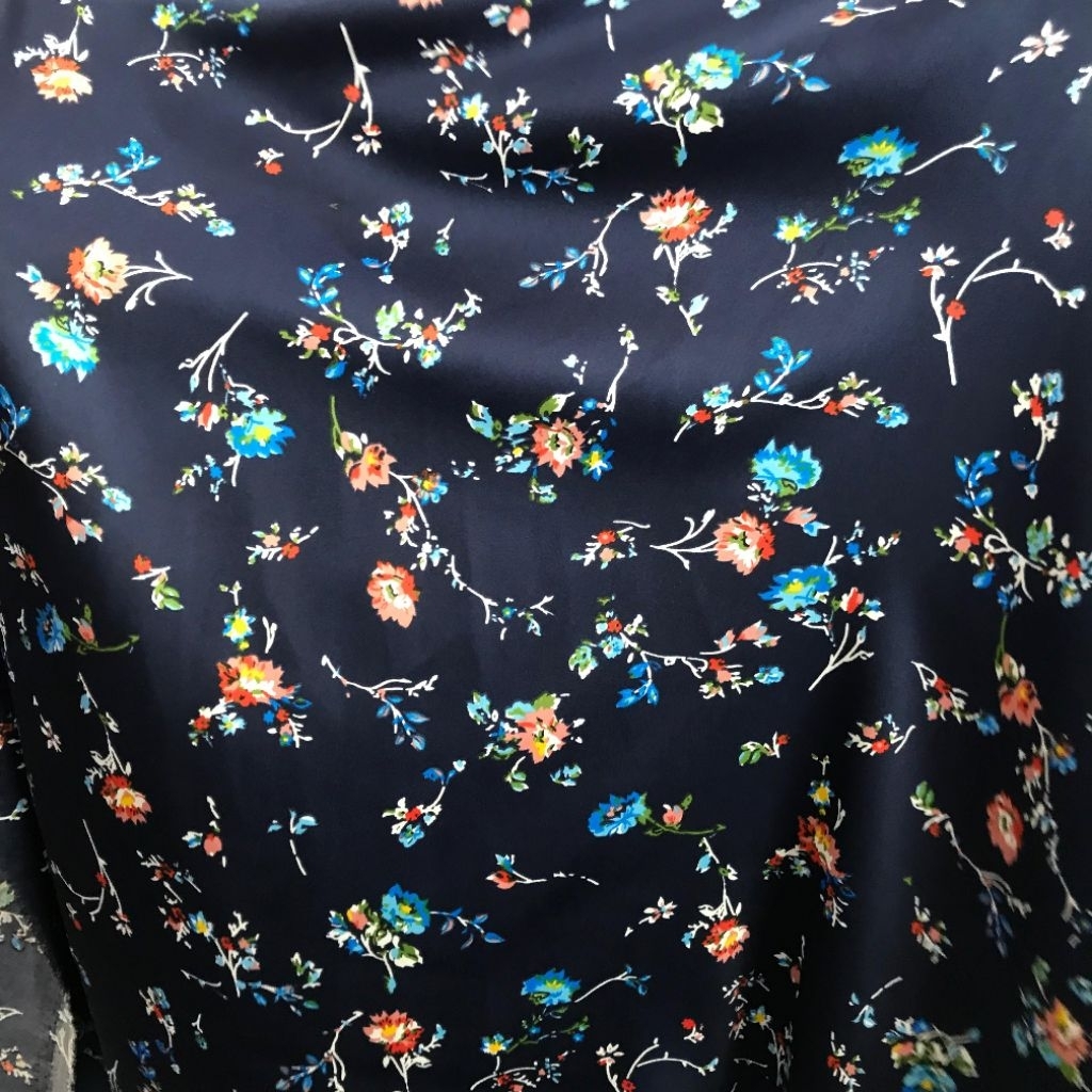 kain satin motif - kain satin motif bunga kecil - kain silk motif bunga - kain satin halus lembut jj