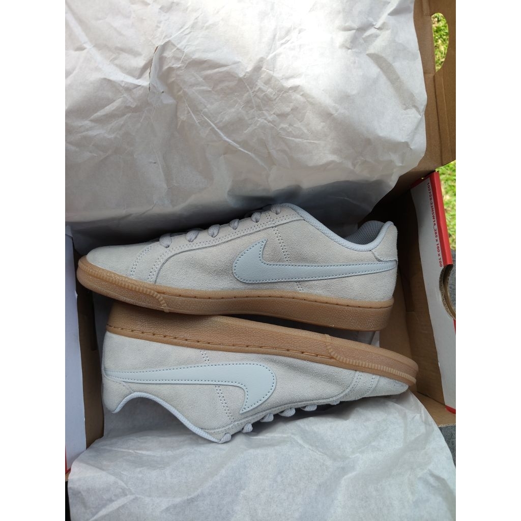 Nike* court royale suede