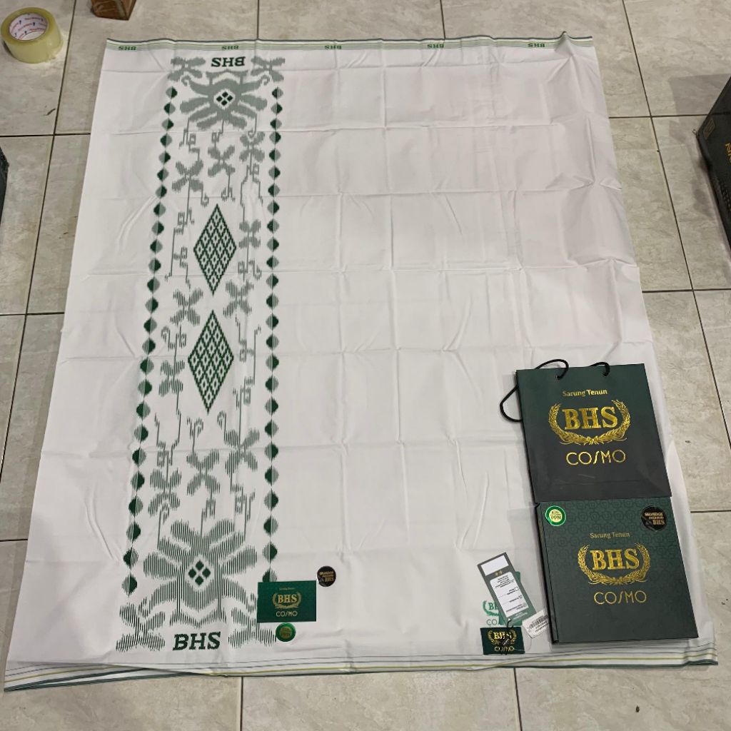 sarung BHS COSMO putih
